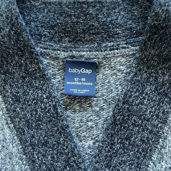 Baby Gap cardigan 12-18 months - Picture 2 of 2